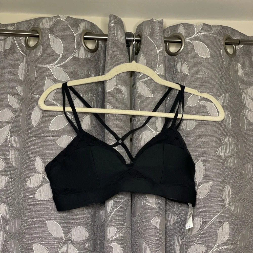 ALO Yoga SET Airlift Mesh Bra and High-Waist Celeste Capri Set